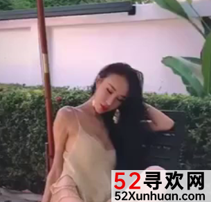 欣赏网红孟晓艺魅力：22V+500M视频合集，精彩内容包括大长腿、染缸、车灯、写真、互动、整容脸等。