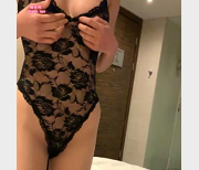 精选妻子雪玲儿黑丝诱惑,爱情就像游戏,谁输谁赢?探索雪玲儿性感网装的短视频资源,视觉神经震撼,质量保证!