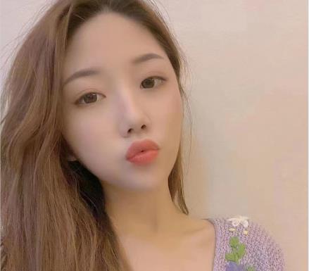 超高颜值妹子乱私拍，甄选精彩内容1.3G，反差妹良家甜美露脸