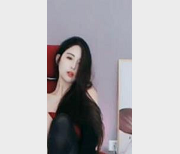 斗鱼绅士苏樱：魅骨水晶透明，美腿舞蹈400MB视频精彩赏析