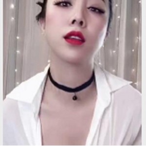 快手火爆社保姬林雨馨：超有尺度美少妇的火辣舞蹈、露脸身材，粉丝们的刺激之旅！