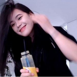 OnlyFans上的极品浮力姬Li_Chang：清纯可人、欧美豪放派，双倍浮力爽感