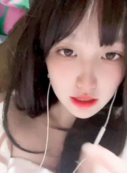 比心平台清纯的反差婊小雪作品合集+25部