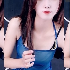 虎牙女主播依依