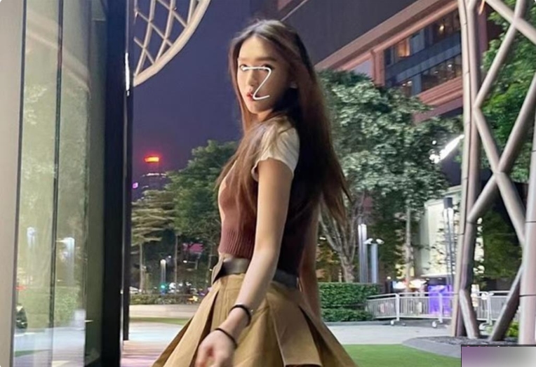 她的作品中，观众们可以找到一些关于生活和服装的技巧。无论是在视频还是图片中，佳凯都展现了自己独特的魅力和生活态度，让人们更加喜欢她。如果你也想了解更多关于夏天、