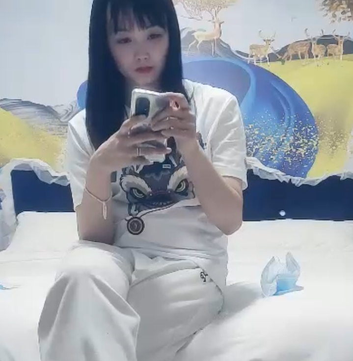 整个网络直播行业的发展。而另一些人则认为，这种现象只是市场竞争的一部分，每个主播都在努力提升自己的影响力，这也是一种正常的商业行为。无论如何，小天的七天探花合集