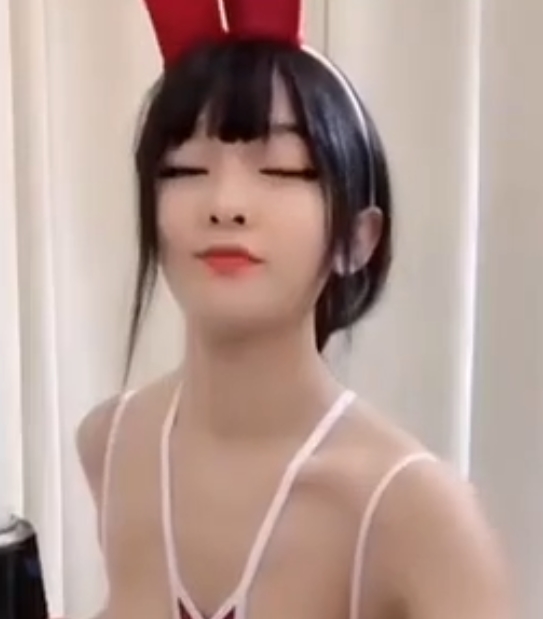 咸小樱舔舔酱10v8.8g补，百度115收cang+du家视频