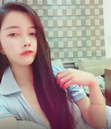 享受，更是一种情感的碰撞。观众们可以在她的直播中找到自己的欢乐和慰藉，同时也能感受到一种独特的亲近感。如果你也对这位虎牙主播感兴趣，不妨来看看这个最新定制合集，