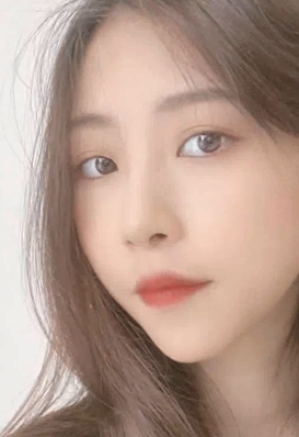 于此，我们为这部视频取名为优质女神反差婊：脚下小狗疯狂互动。