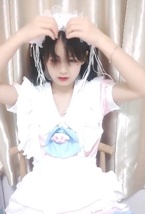 佳佳小宝贝:超可爱小美女热舞有尺度诱惑,5V+3G视频惊艳上贤妗