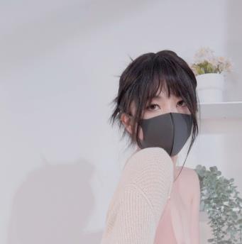 1V182M香港玩偶：与姐姐私信，观看小短片