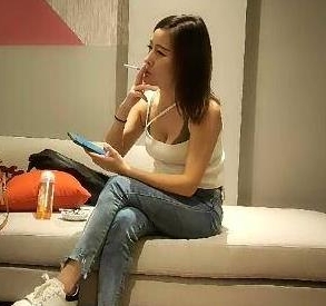 神小利都展现出了非凡的游戏技巧和无限魅力。视频的数量虽然不多,但每一个都是精心挑选的精华内容,让人看了欲罢不能。快来一睹战神小利的风采,感受他带来的游戏乐趣吧!