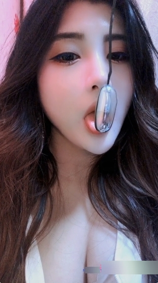 金鑫蔓笙:高端餐饮品牌,提供豪华享宴抖音:热门短视频平台,分享生活内容社保:保障员工权益的社会保险制度打赏:在网络平台上给创作者或主播的赞赏内容:包含在抖音上分