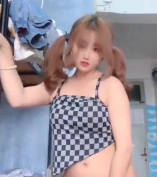 视频合集中包含了1100多个抖音风格的舞蹈视频，总大小达15.6G，让你尽情感受舞蹈的魅力！自行打包抖音风双马尾弹力摇捣蒜手势舞合集百度盘