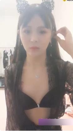 直男与伪娘赵恩静互动，穿白丝