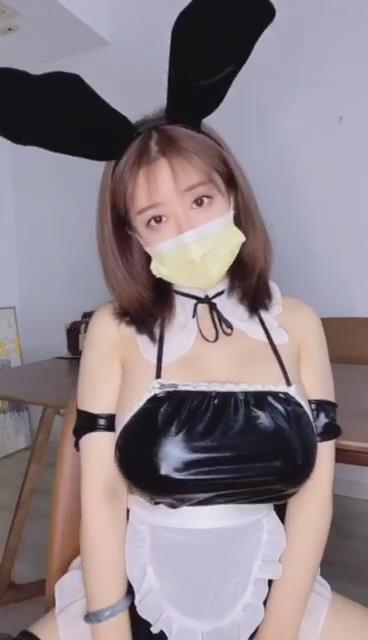 周大萌：上海美女模特，动漫迷，抖音快手粉丝28.1W