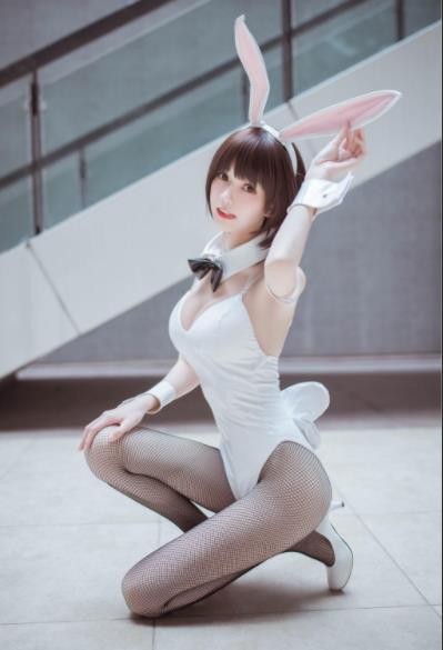 柚子猫COS私拍作品：睡裙长袜小女仆大哥PK，宠物猫无尿点