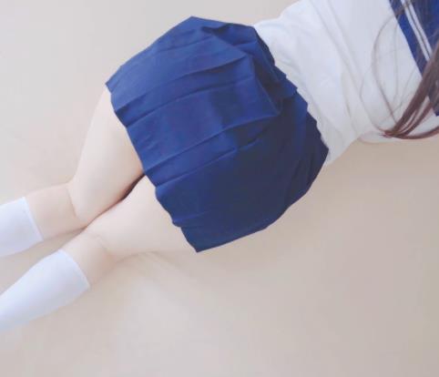 JK妹子MeeHuTao奇怪姿势自娱自乐作品7V1G，画风唯美清纯资源观看