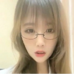 御姐眼镜娘大罩杯诱惑直播自我放飞百度云350M