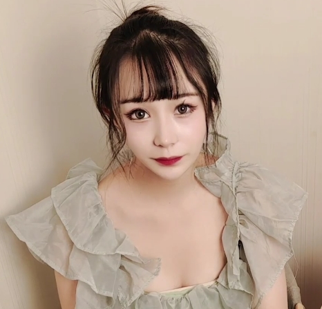 争执家访中的女老师与学生