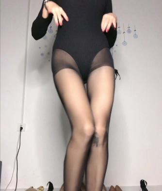 快手网红私人订制成熟女人大姐姐双大长腿大黑丝高跟足系列浮力59V4.2G