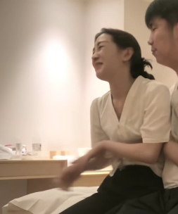 《小宝寻花：深夜场笑起来，甜美小姐姐的作品一部知名探花网友约拍》