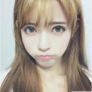 00后萌妹子穿搭白色美少女，粉嫩大长腿丝袜日系性感可爱胸脯直播