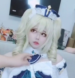 伪娘COS小舞酱芭芭拉前后夹击三人游1V1.17G