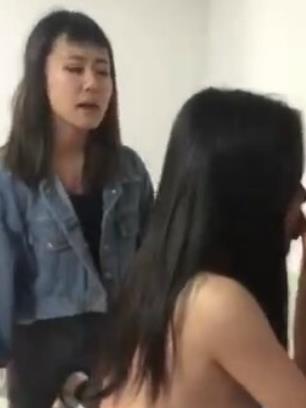 《女子报复男友劈腿捉奸:现场抓奸,家鱼水交融,威逼利诱,狗血津津》