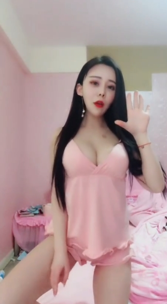 抖音展示女神柳芳芳：活力四释放网红女神