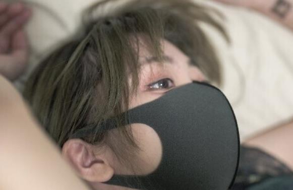 玩偶姐姐X爱练习手册：网红浮力姬带来的黑丝轻纱互动场景，进入美妙境界！