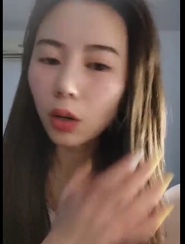 粉红怡宝御姐范女主播,完美身材让你心动,视频1.66G欢迎下载!