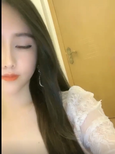 菲儿精选1V-4.5G：资深斗鱼浮力女神桔梗UIIU紫薇秀，定制高情绪小仙女！