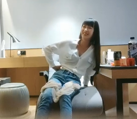 网红{{网红名字}}推出!超大合集视频:美少女民间经典桥段,44集25G,91知名大神助阵