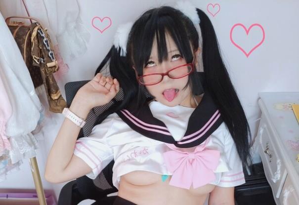 日本罗莉姬yoyo57V-46.3G精选视频集：娃娃脸火爆身材、银乱感魅力无限