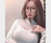 网红名字时尚气质爆棚，高颜值长腿火辣舞蹈，吹拉弹唱，1V2.8G视频资源。