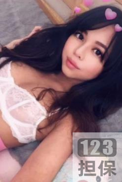 《KittyXkum的网红双人剧情：清纯少女与性感妹子的爱情梦想》