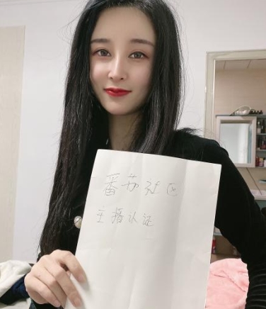 最美真实空姐_迷人蔓CC作品一部