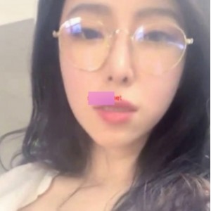 风韵眼镜姐姐：独特诱惑22v9.2g