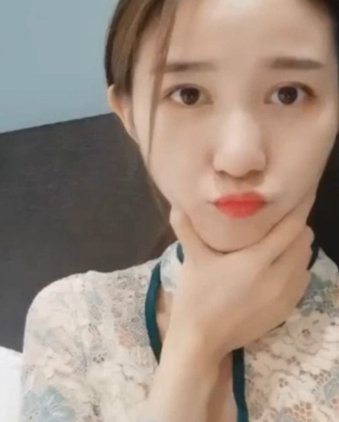 根据您提供的内容，为该商品取一个```plaintext[自行打包]自拍精彩合集2023年8月[5+3.21G][百度盘]```这个标题包含了关键信息和视频大小