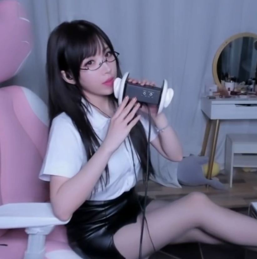 小女巫露斗鱼作品合集：37.4g视频尺度补收藏