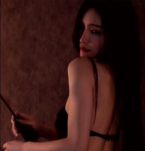 快手主播推荐：斗鱼艾可乐定制20v4.4g视频，收藏量飙升！