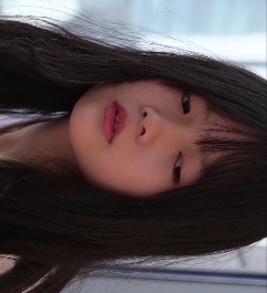 引着人们的眼球，展现出美女的魅力和自信。想要一睹这位高挑美女的风采，赶紧下载观看吧！