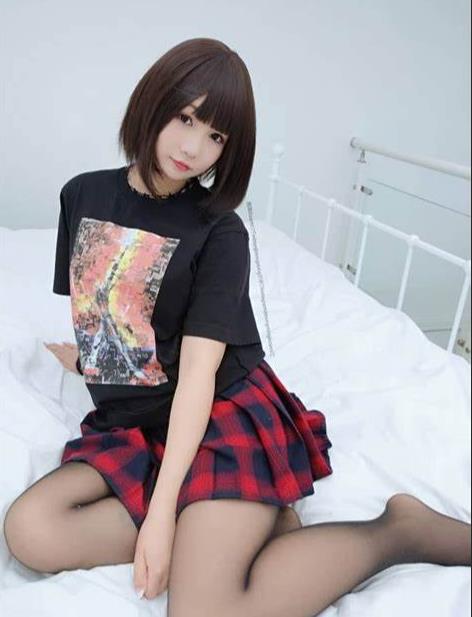 带来的是知名性感coser铭铭Kizami的黑丝浇水视频，共39套高清无修4k原图，总计11G资源！快来感受这位Kizami大魔王的魅力吧！