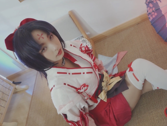 抖音女神神樂坂真冬Cosplay视频合集，日系动漫经典美女，白色丝袜蝴蝶结鹿角，3集761M