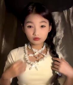 宿舍秀秀：困困兔瑶瑶摇的直播故事