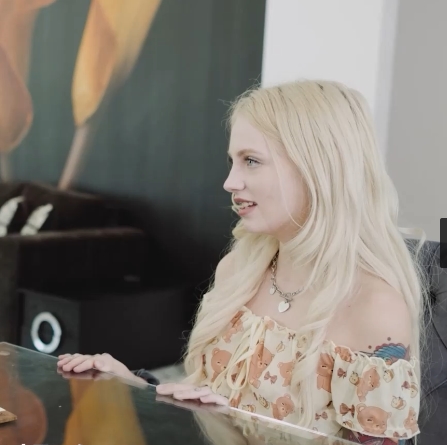 《异国风情：金发娇小家教老师的魅力》