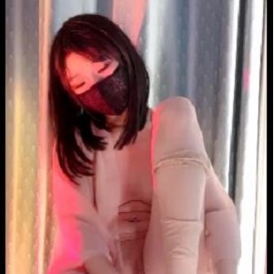 半糖美女主播前任三秒自拍露脸视频，超白嫩S身材，喘息声诱人