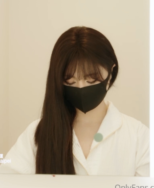 娜娜nanaOnlyfans网红女神合集下载（344G）中文对白悄悄话压缩解压更新日志