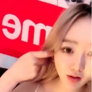 网红女神特写裤裤揉搓视频下载